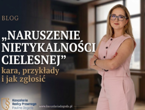Kobieta w białym garniturze i okularach (radca prawny Paulina Dogoda) ze skrzyżowanymi ramionami na tle rozmytego biura kancelarii, po lewej stronie duży napis: Ubezwłasnowolnienie całkowite a częściowe – różnice i skutki.